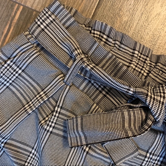 F21 NWT houndstooth highwaisted cinched shorts - Picture 3 of 4